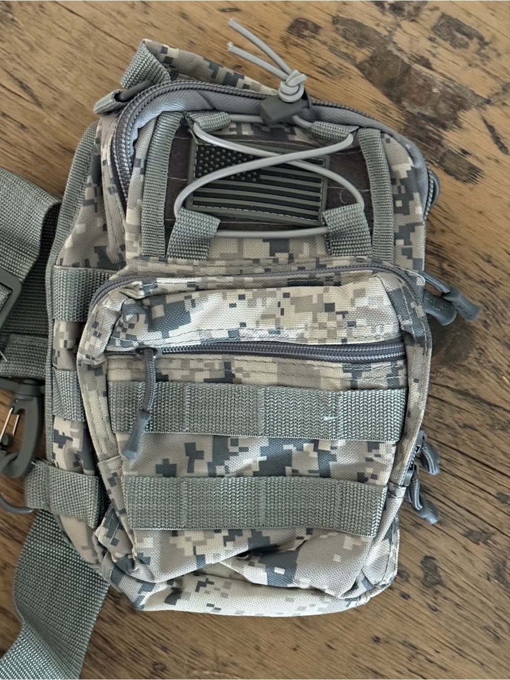 Tactical Camo Men’s Sling Bag - Gray